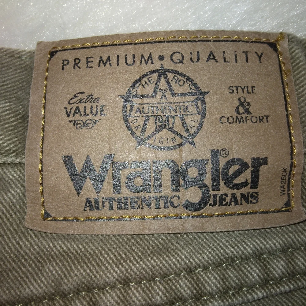 JEANS Wrangler Made in USA 7 belt carrier jeans, size 36 x 34